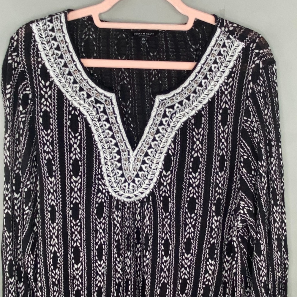 Lucky Brand Embroidered Tunic Women 2X Flowy Boho Peasant Top Black White Lace - Picture 2 of 9